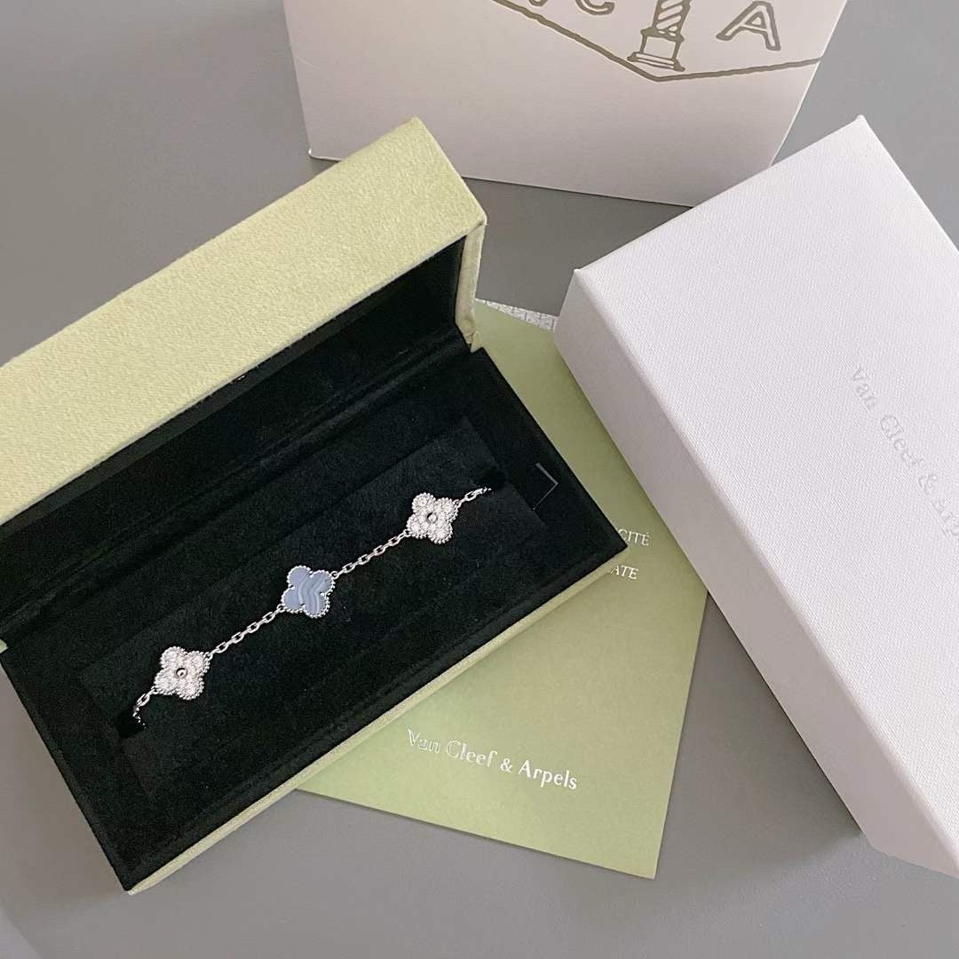 [Regalia jewelry]CLOVER  5 MOTIF DIAMOND PURPLE CHALCEDONY BRACELET SILVER