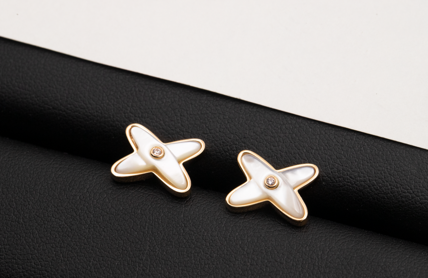 [Regalia jewelry]JEUX DE WHITE MOP ROSE GOLD DIAMOND EARRINGS