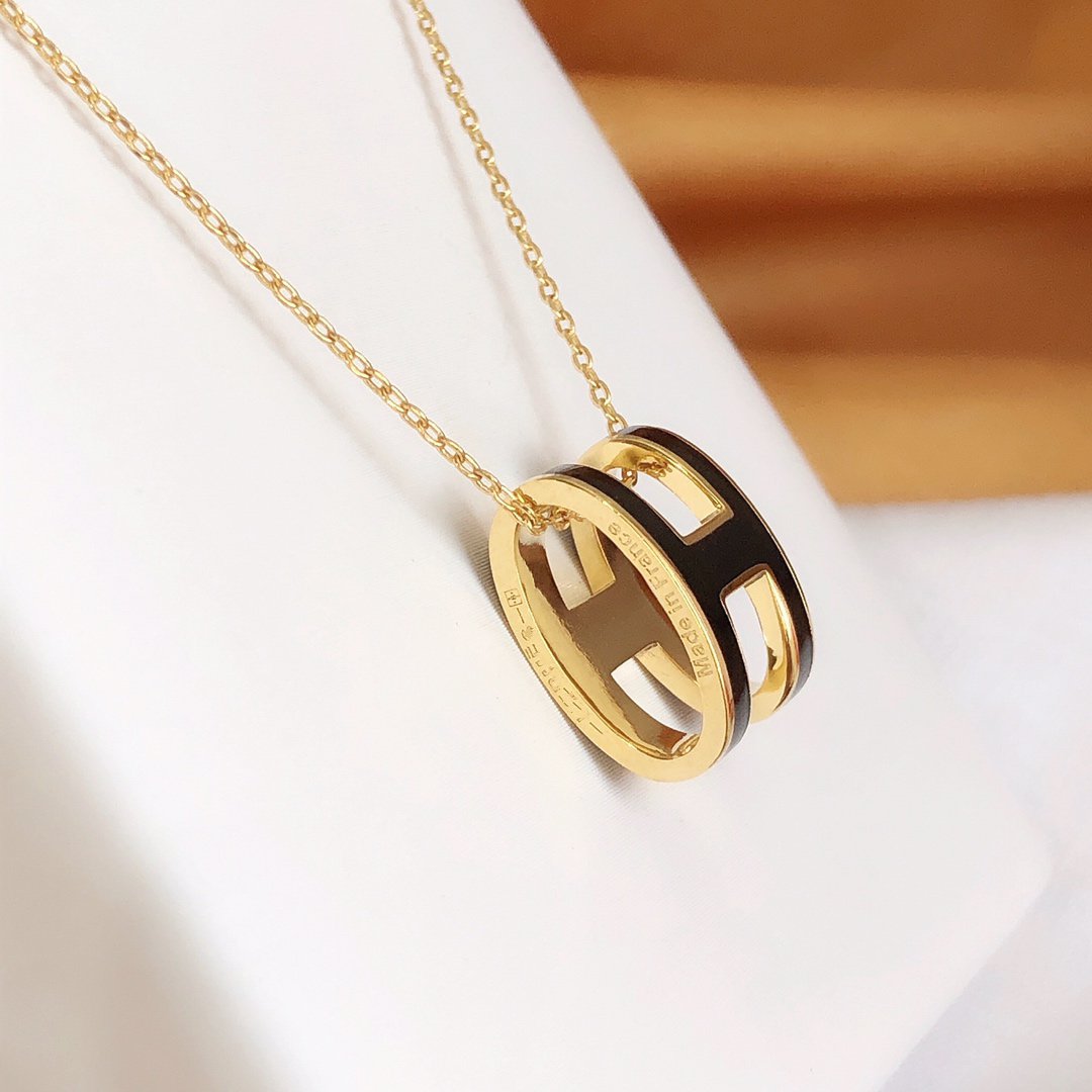 [Regalia jewelry]HM CLIC BLACK ENAMEL GOLD NECKLACE