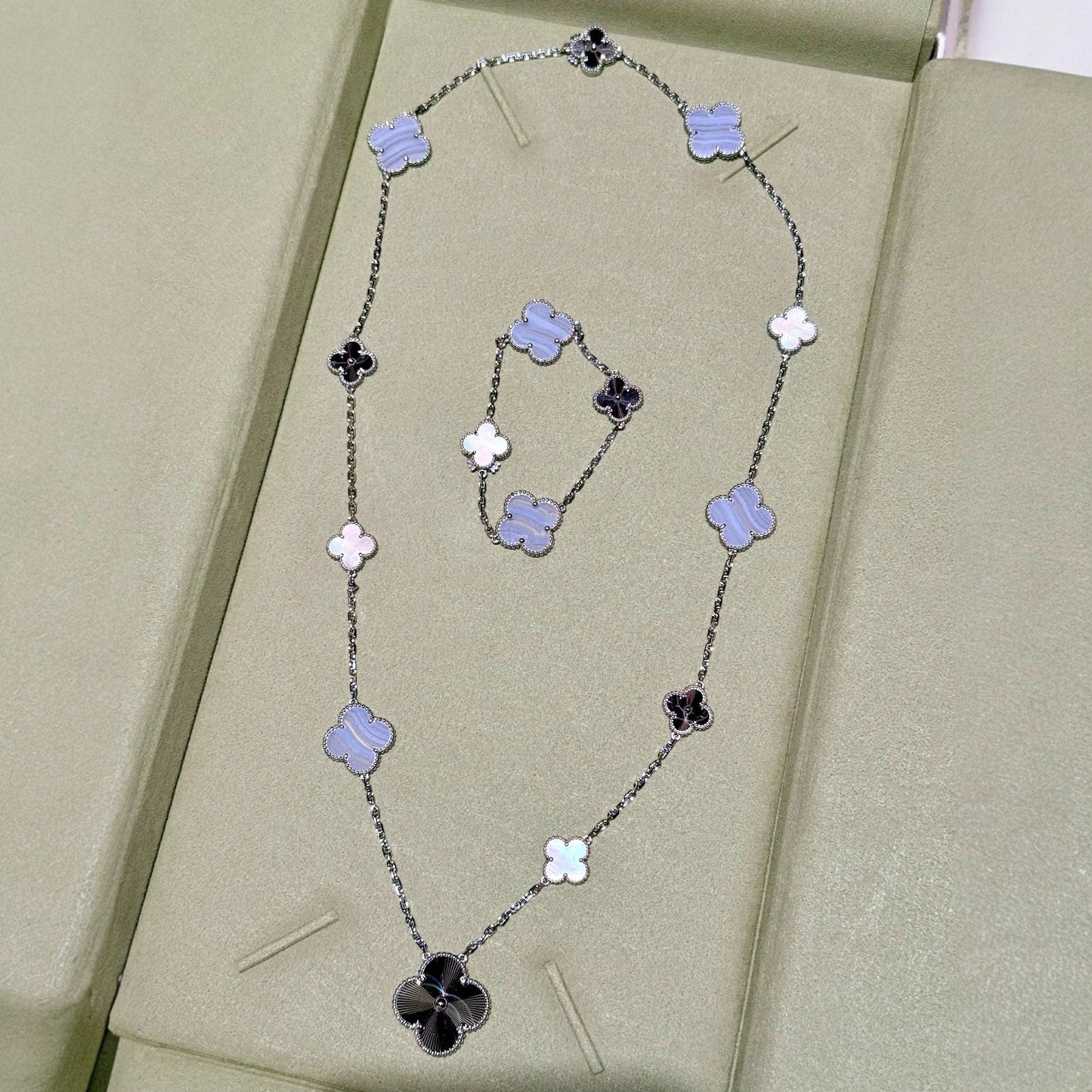 [Regalia jewelry]DETACHABLE CLOVER 15(11+4) FLOWER SILVER NECKLACE SET
