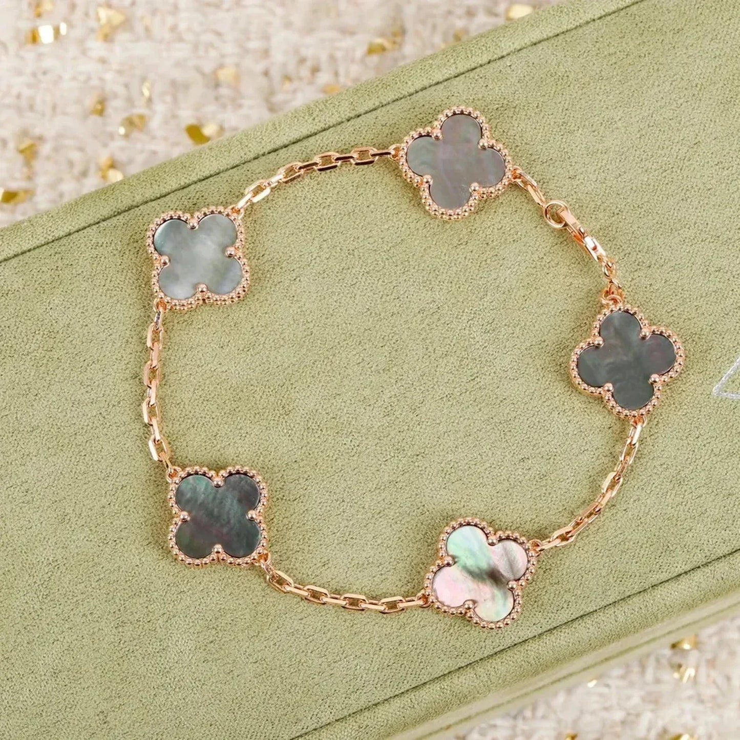 [Regalia jewelry]CLOVER 5 MOTIF GRAY MOP  BRACELET