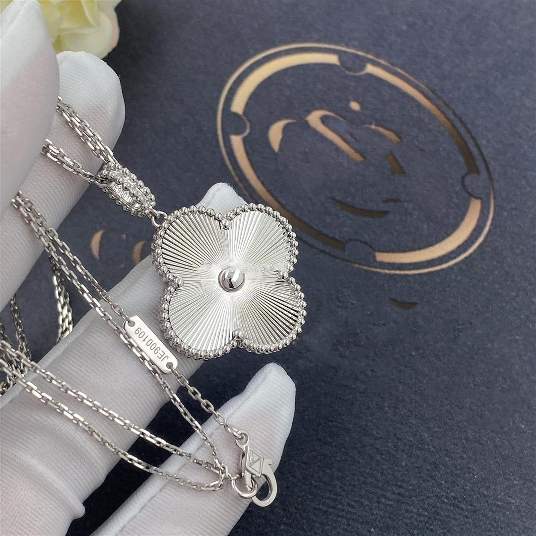 [Regalia jewelry]CLOVER 25MM SILVER BIG CLOVER NECKLACE