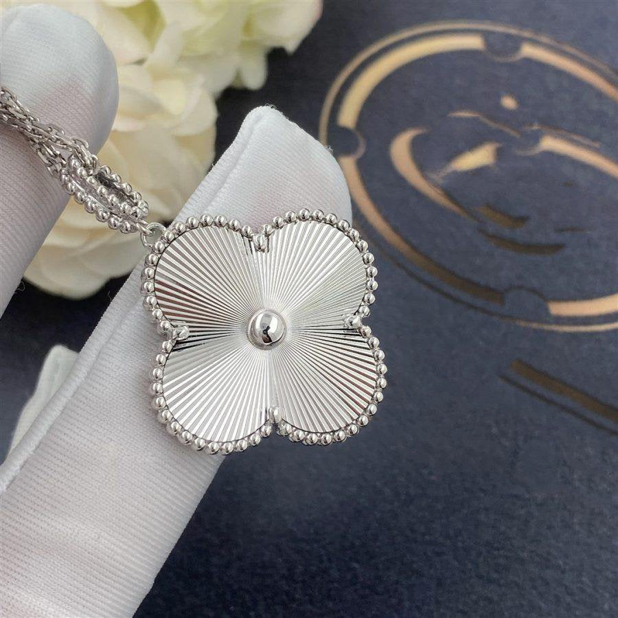 [Regalia jewelry]CLOVER 25MM SILVER BIG CLOVER NECKLACE