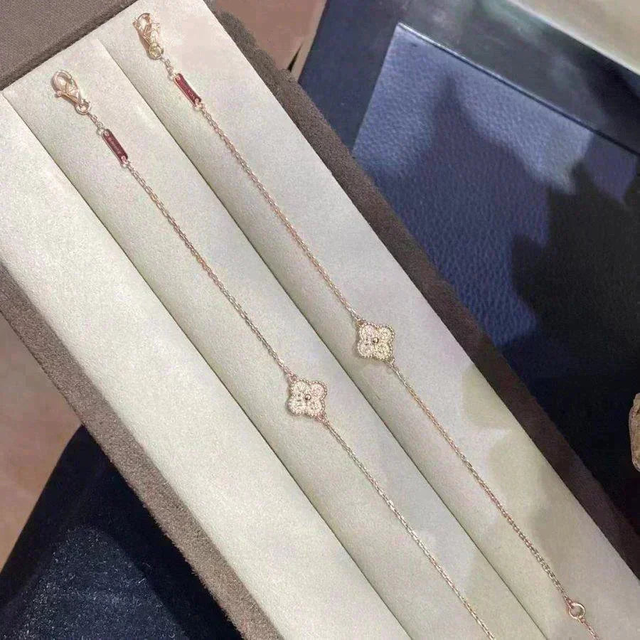 [Regalia jewelry]CLOVER SINGLE FLOWER BRACELET