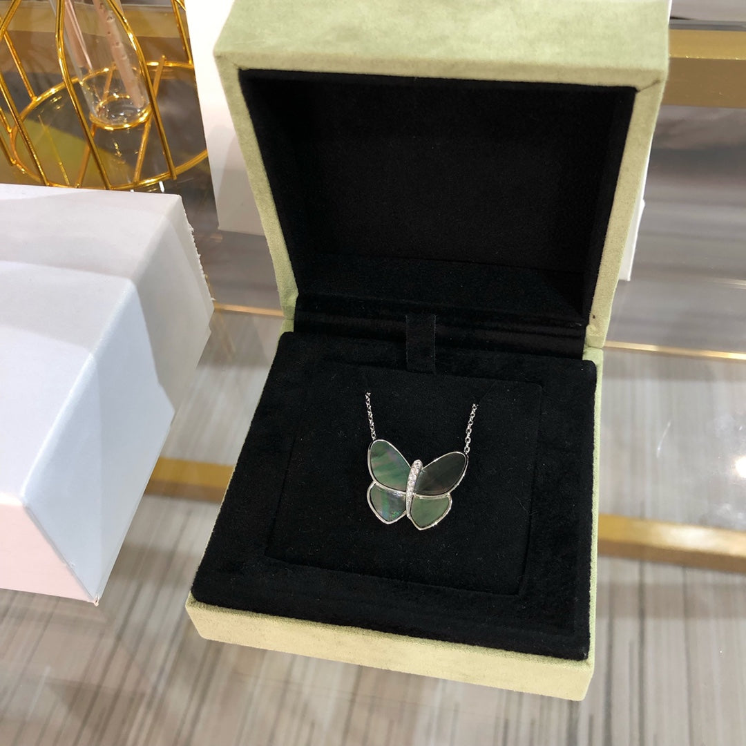 [Regalia jewelry]LARGE BUTTERFLY SILVER PENDANT DIAMOND NECKLACE