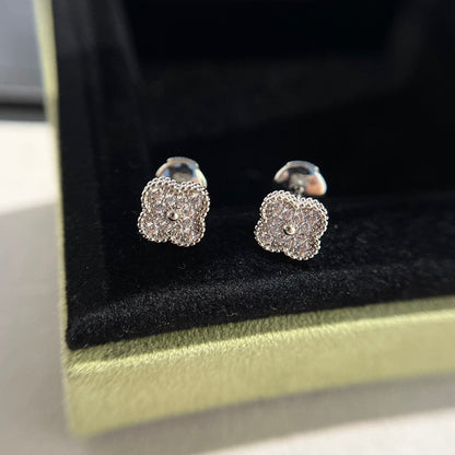 [Regalia jewelry]CLOVER MINI DIAMOND STUD EARRINGS
